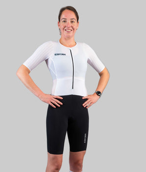 Dames hardloop FastSuit van HyperTech met strak slimfit design, wit en zwart, aerodynamisch en comfortabel